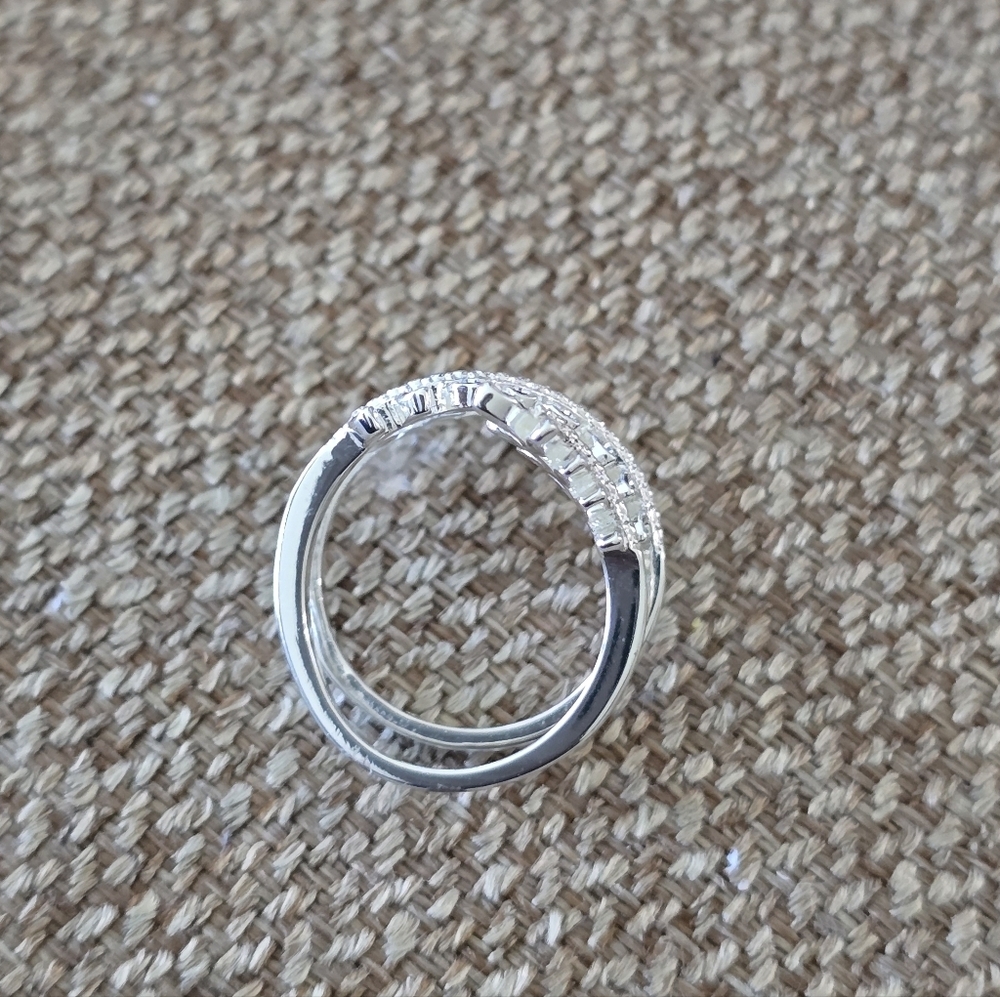 Macy's Elegant Silver Leaf Ring Size 5 Women Cubic Zirconia Rhinestones New - Picture 7 of 9